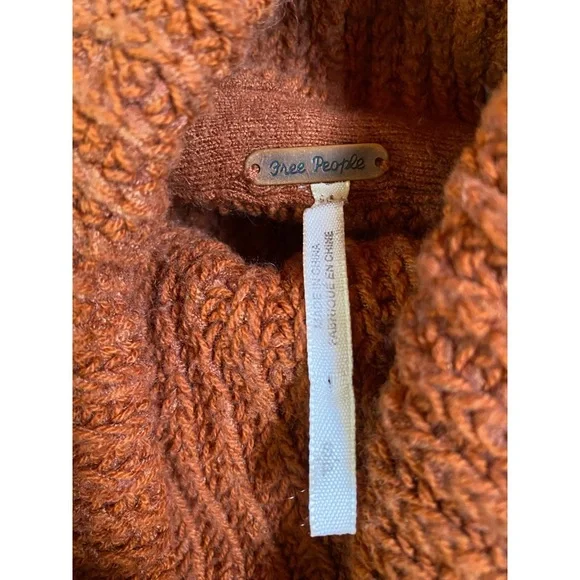 FREE PEOPLE turtleneck ribbed knit oversized rust/burnt orange sweater small - Picture 10 of 11